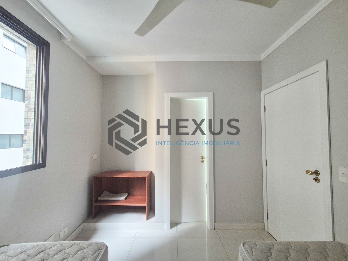 Foto 19 de Apartamento reformado com varanda gourmet na Praia das Pitangueiras, Guarujá