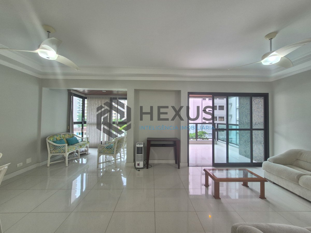 Foto 3 de Apartamento reformado com varanda gourmet na Praia das Pitangueiras, Guarujá