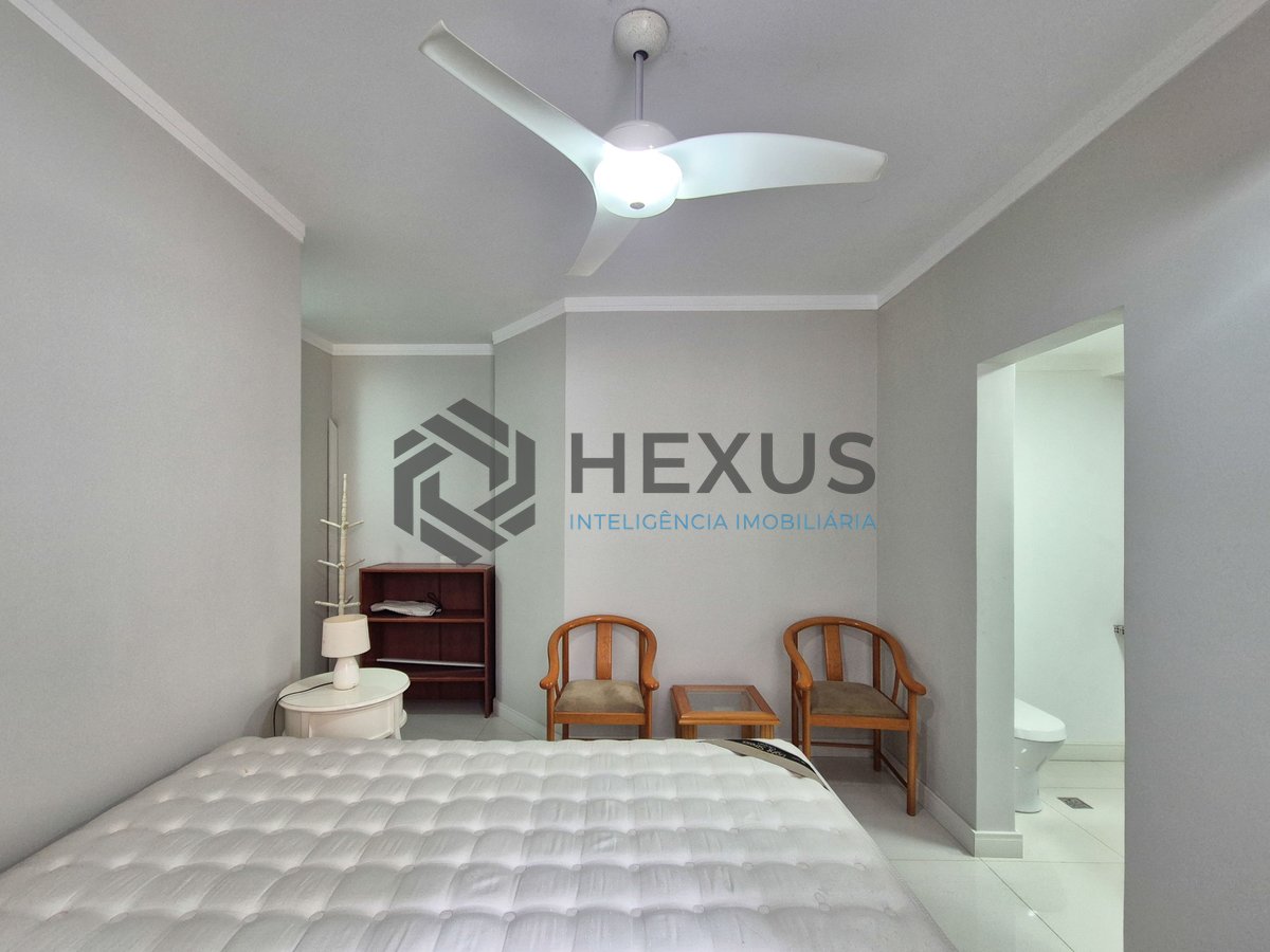 Foto 25 de Apartamento reformado com varanda gourmet na Praia das Pitangueiras, Guarujá