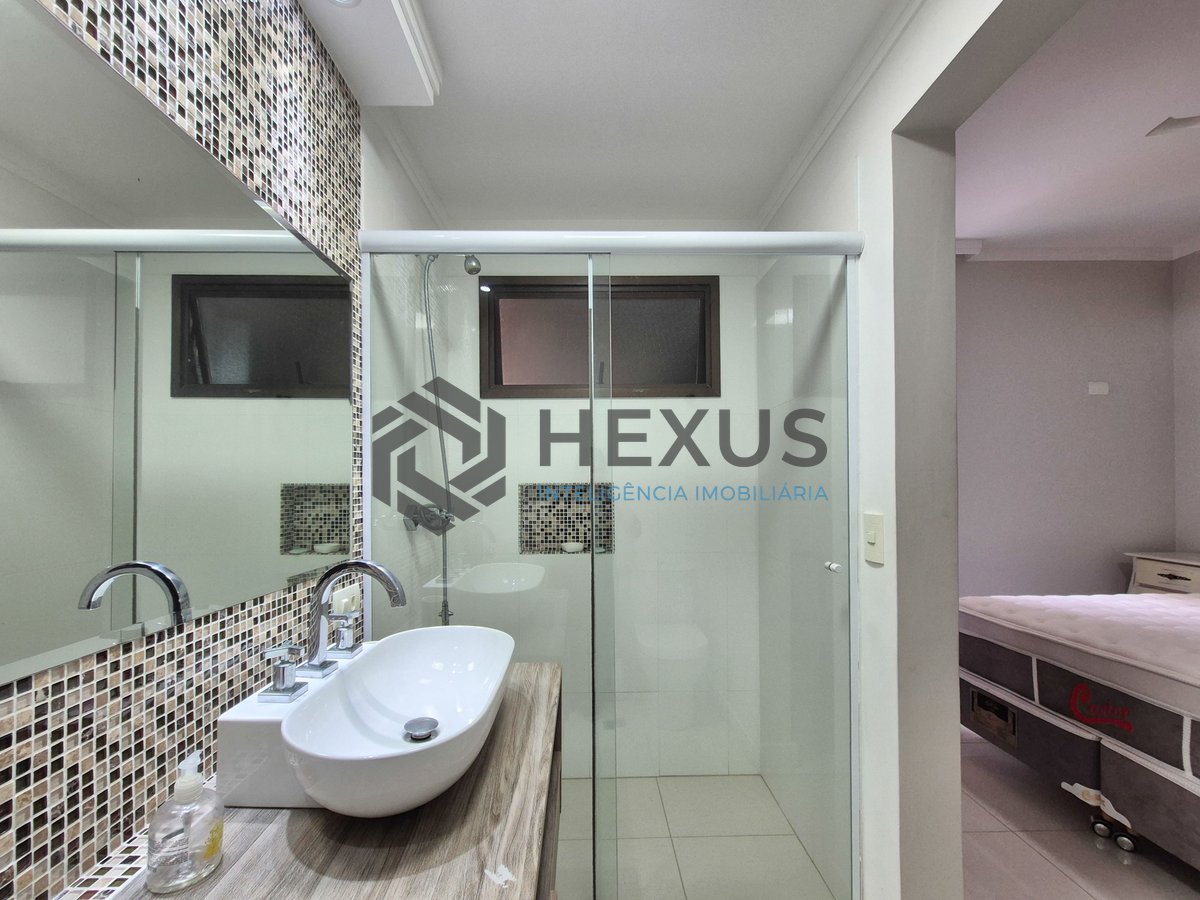 Foto 28 de Apartamento reformado com varanda gourmet na Praia das Pitangueiras, Guarujá