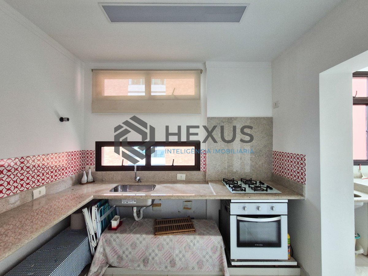 Foto 32 de Apartamento reformado com varanda gourmet na Praia das Pitangueiras, Guarujá
