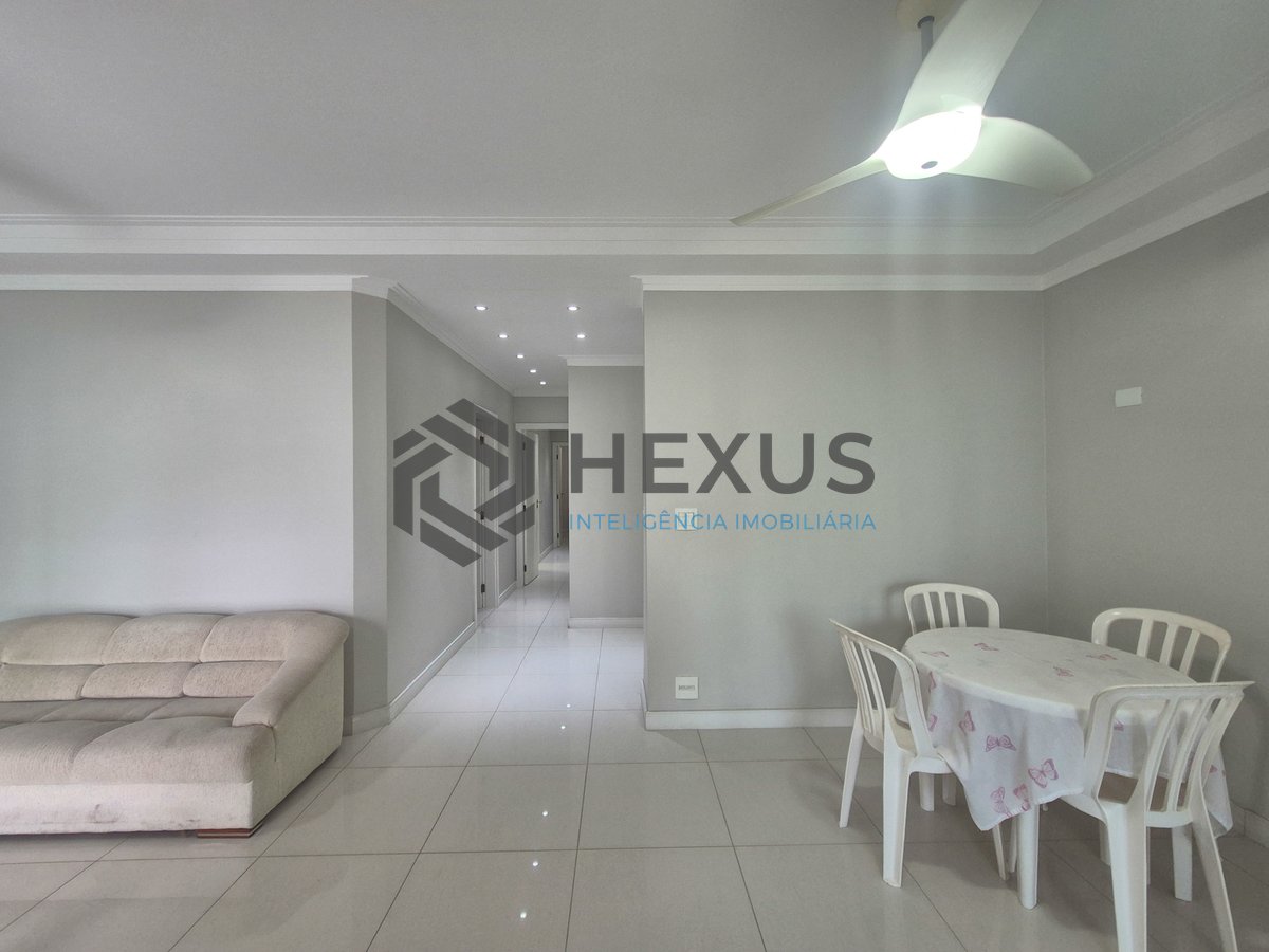 Foto 5 de Apartamento reformado com varanda gourmet na Praia das Pitangueiras, Guarujá