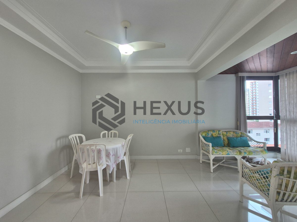 Foto 6 de Apartamento reformado com varanda gourmet na Praia das Pitangueiras, Guarujá