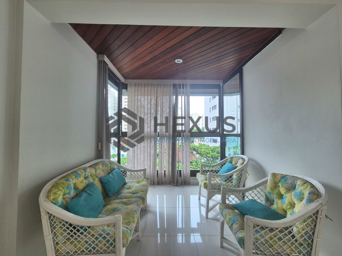 Foto 10 de Apartamento reformado com varanda gourmet na Praia das Pitangueiras, Guarujá