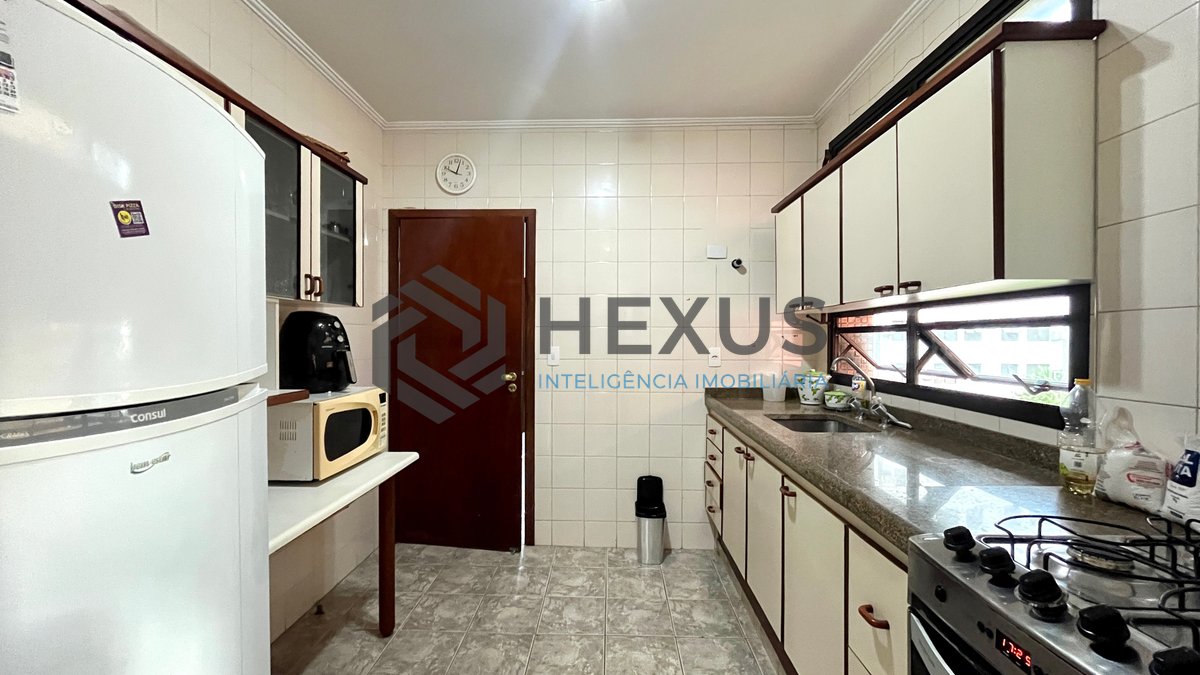 Foto 29 de Apartamento reformado com varanda gourmet e lazer nas Pitangueiras, Guarujá