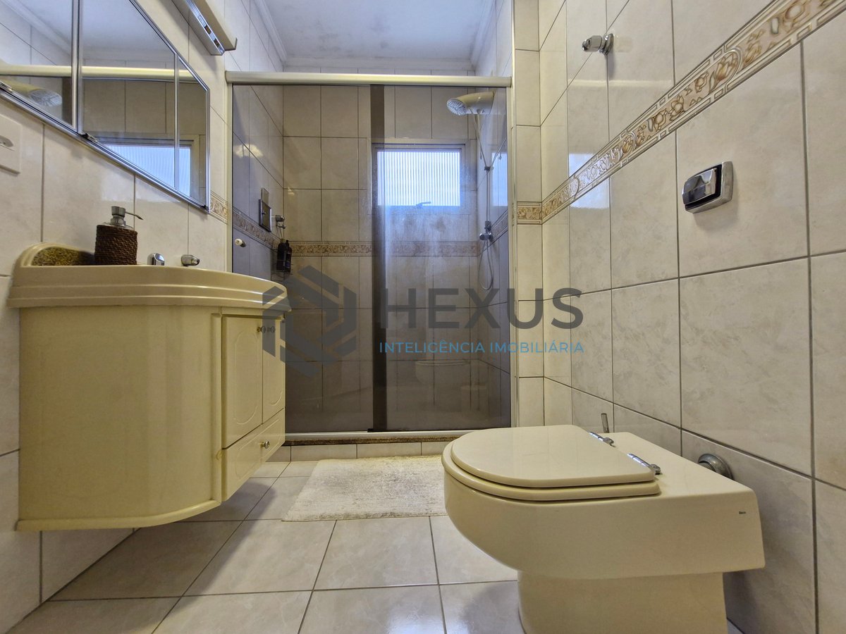 Foto 17 de Apartamento reformado com varanda e lazer na Praia das Astúrias, Guarujá
