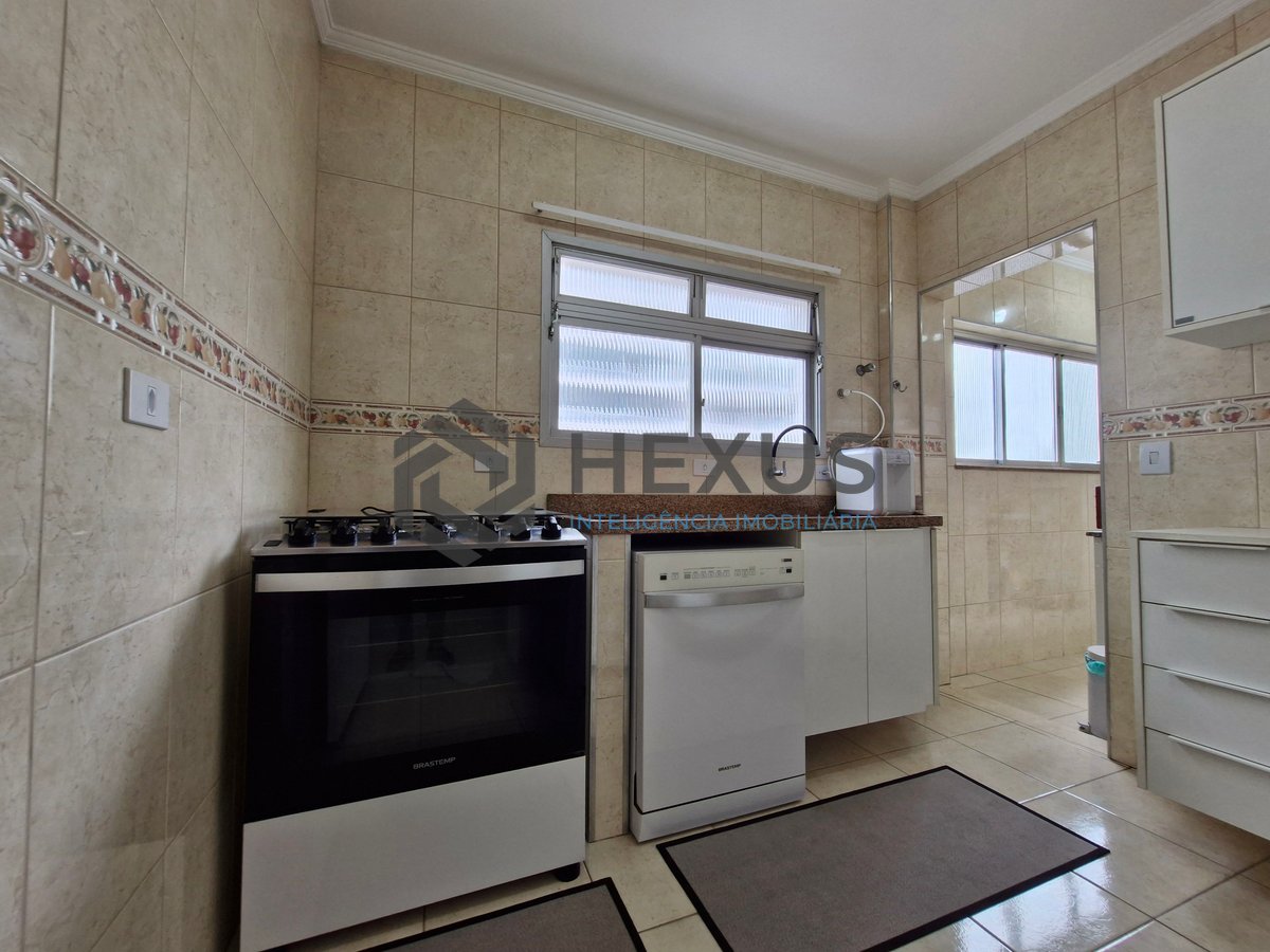 Foto 18 de Apartamento reformado com varanda e lazer na Praia das Astúrias, Guarujá