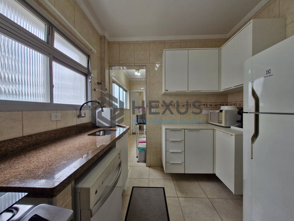 Foto 19 de Apartamento reformado com varanda e lazer na Praia das Astúrias, Guarujá