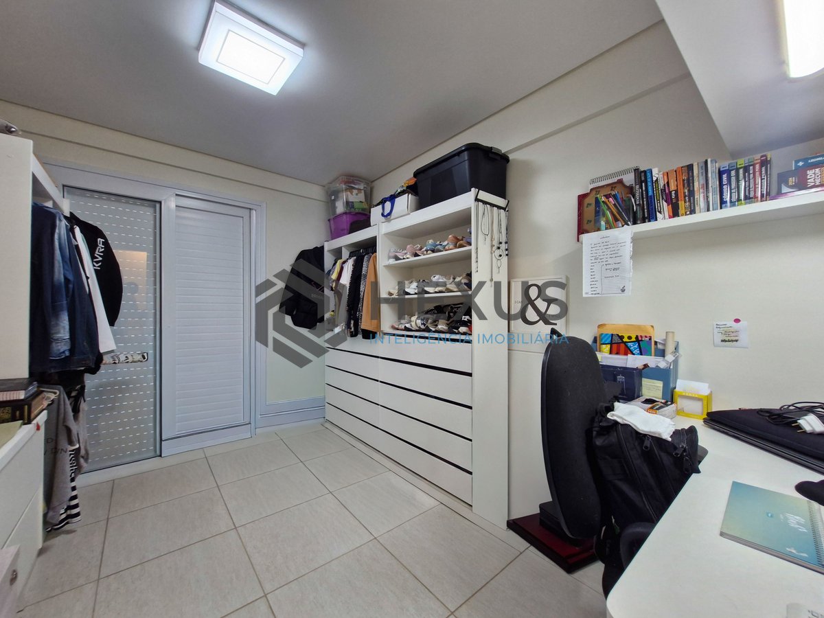 Foto 17 de Apartamento reformado com varanda e lazer a 1 quadra da praia nas Astúrias, Guarujá