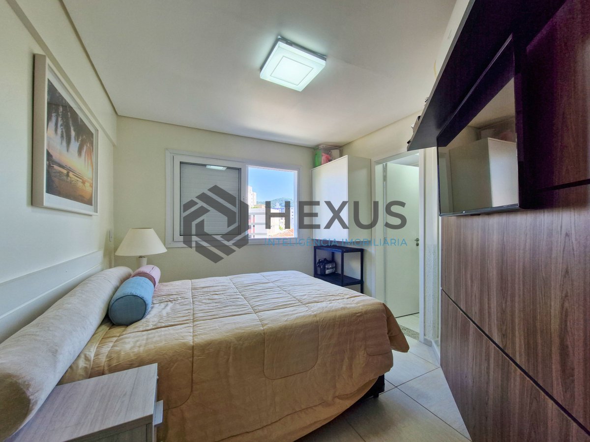 Foto 19 de Apartamento reformado com varanda e lazer a 1 quadra da praia nas Astúrias, Guarujá