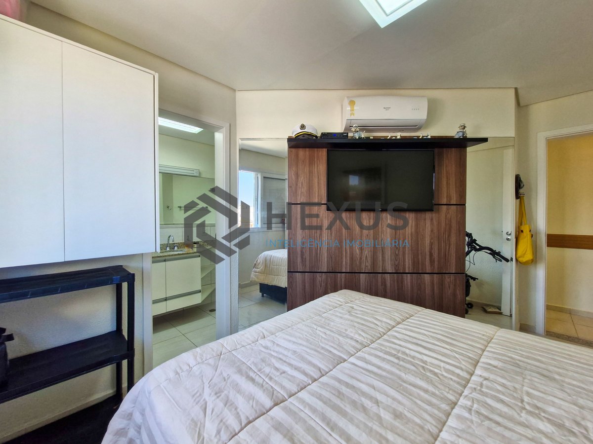 Foto 21 de Apartamento reformado com varanda e lazer a 1 quadra da praia nas Astúrias, Guarujá