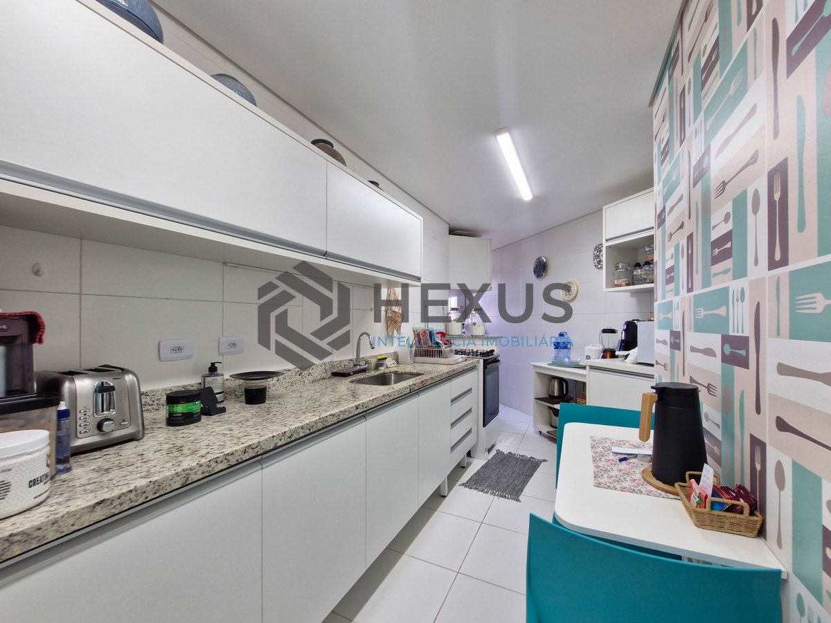 Foto 25 de Apartamento reformado com varanda e lazer a 1 quadra da praia nas Astúrias, Guarujá
