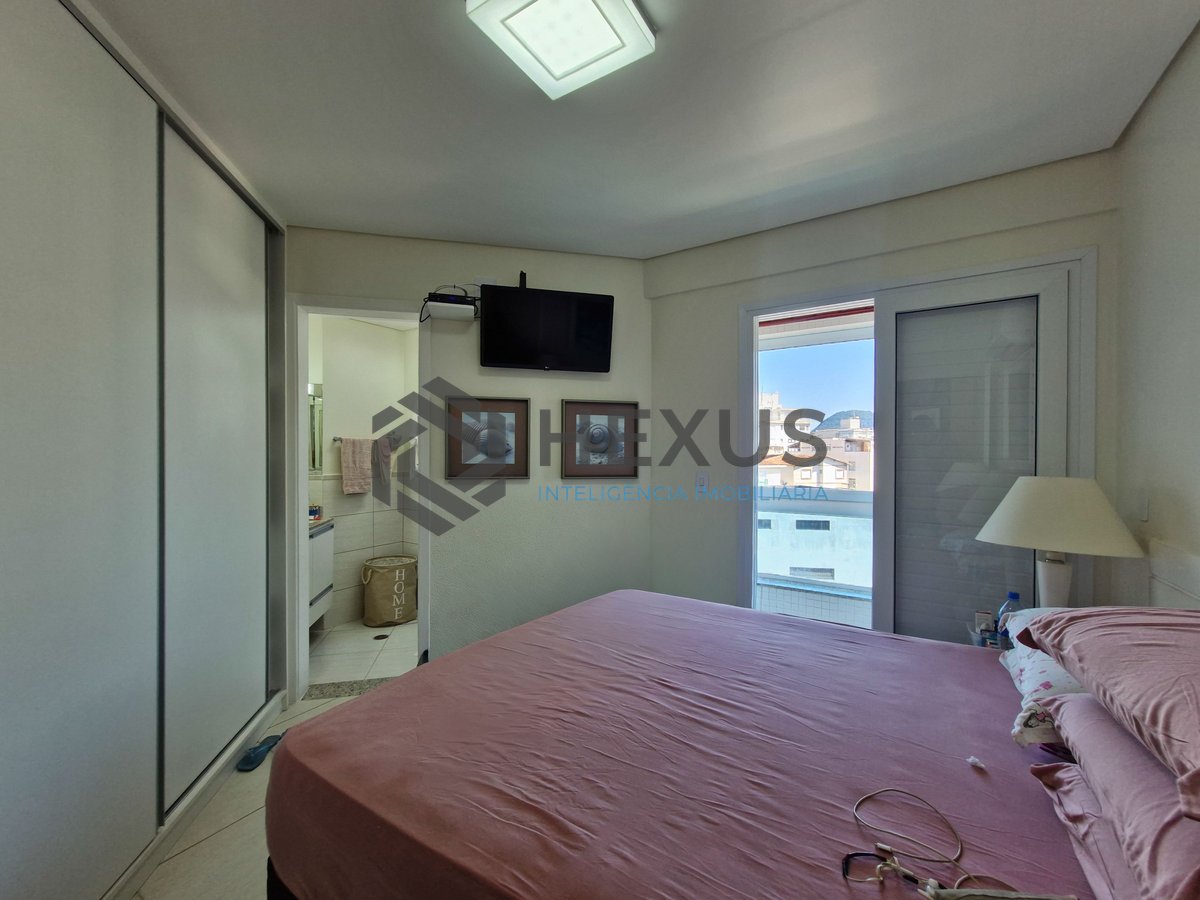 Foto 10 de Apartamento reformado com varanda e lazer a 1 quadra da praia nas Astúrias, Guarujá