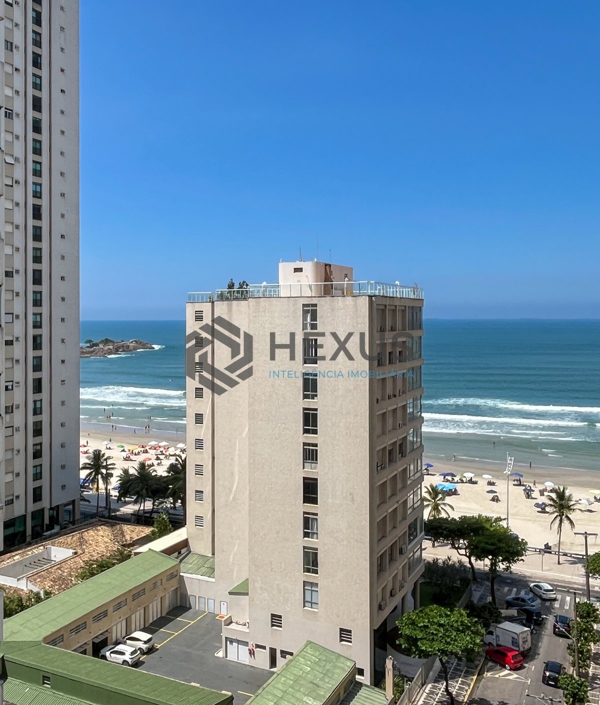 Foto 15 de Apartamento com varanda vista mar e lazer na beira mar na Praia nas Pitangueiras, Guarujá