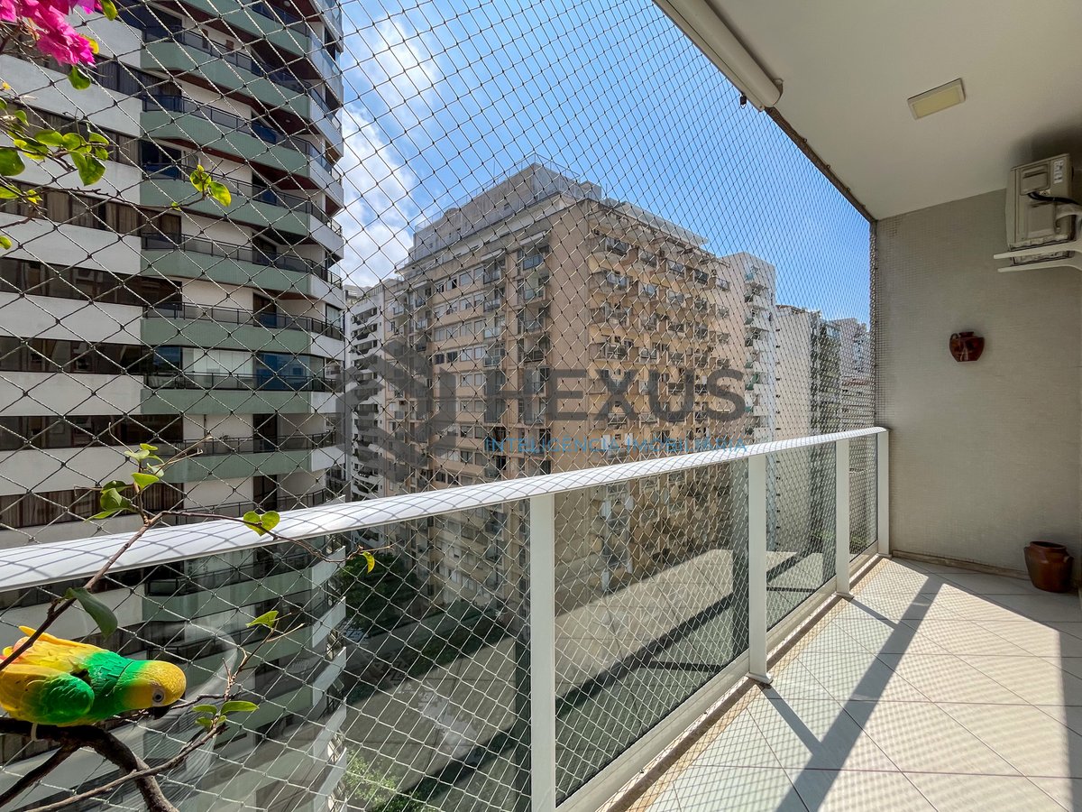 Foto 16 de Apartamento com varanda vista mar e lazer na beira mar na Praia nas Pitangueiras, Guarujá