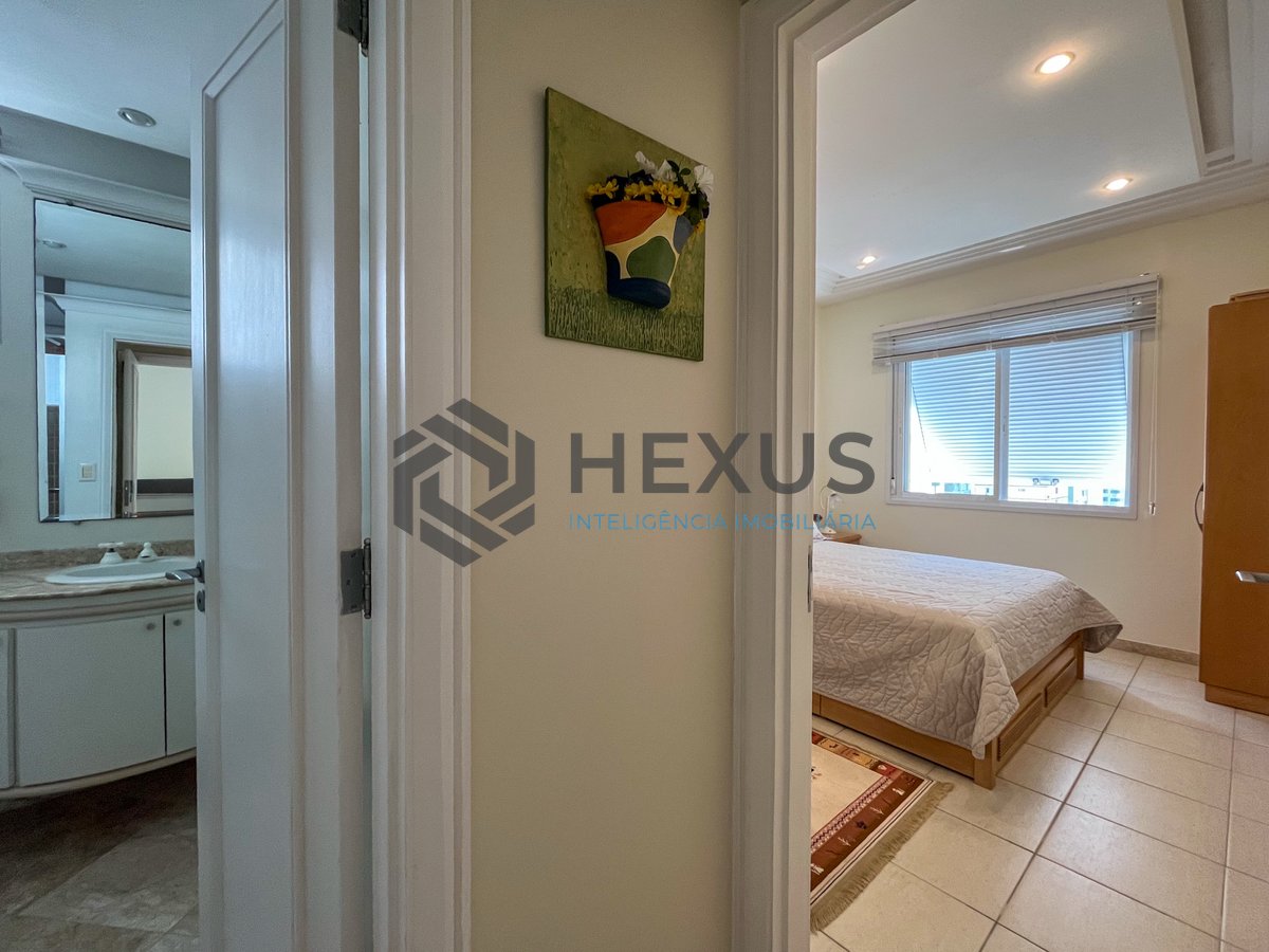 Foto 17 de Apartamento com varanda vista mar e lazer na beira mar na Praia nas Pitangueiras, Guarujá