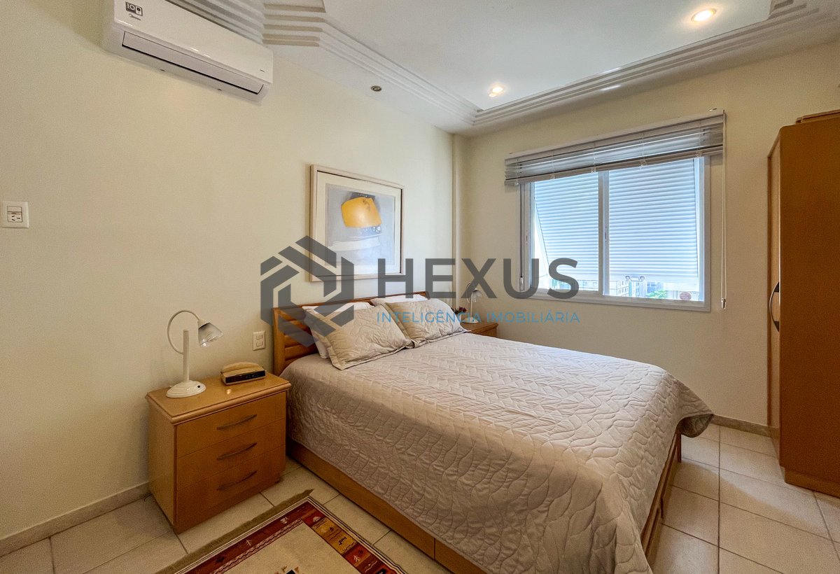 Foto 18 de Apartamento com varanda vista mar e lazer na beira mar na Praia nas Pitangueiras, Guarujá