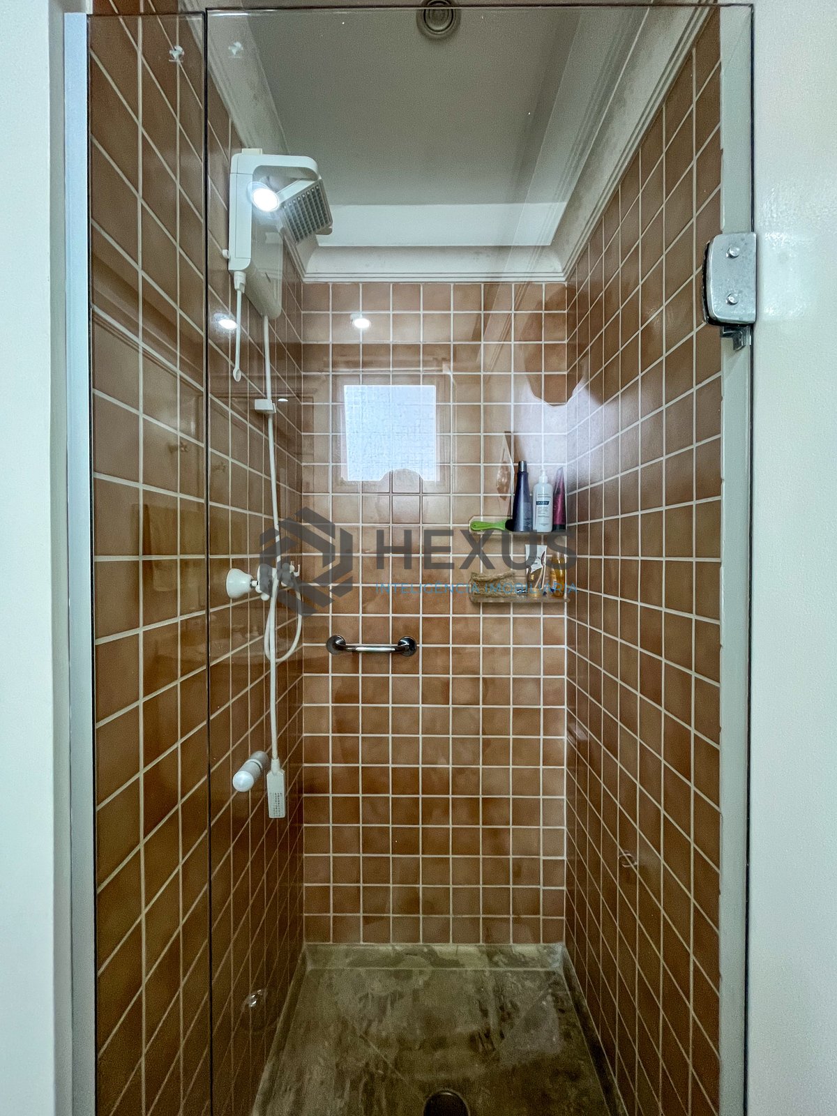 Foto 22 de Apartamento com varanda vista mar e lazer na beira mar na Praia nas Pitangueiras, Guarujá