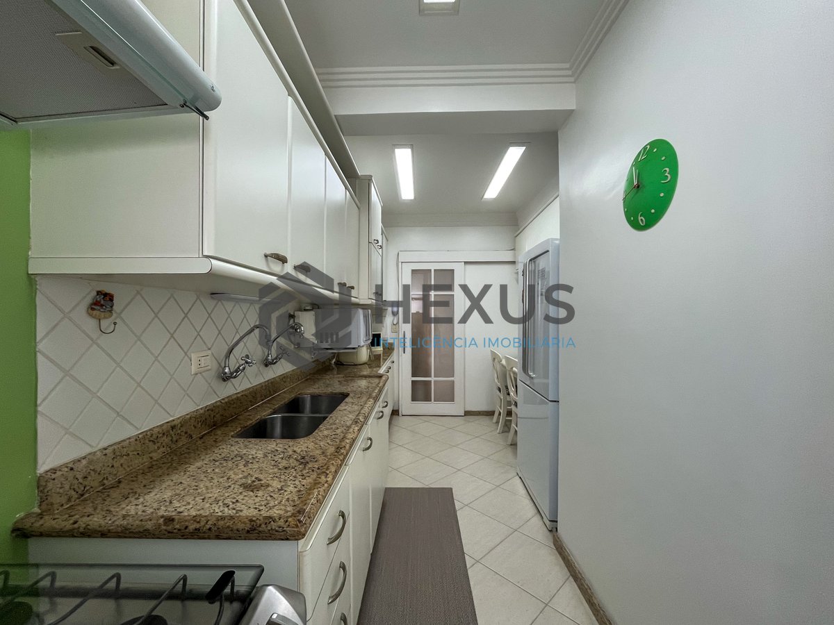 Foto 35 de Apartamento com varanda vista mar e lazer na beira mar na Praia nas Pitangueiras, Guarujá