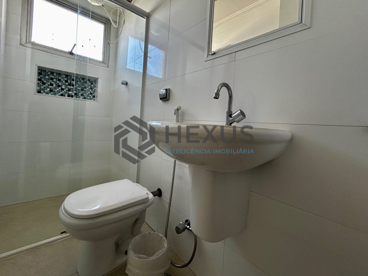 Foto 22 de Apartamento reformado com varanda e vista mar a 150m da praia na Enseada, Guarujá