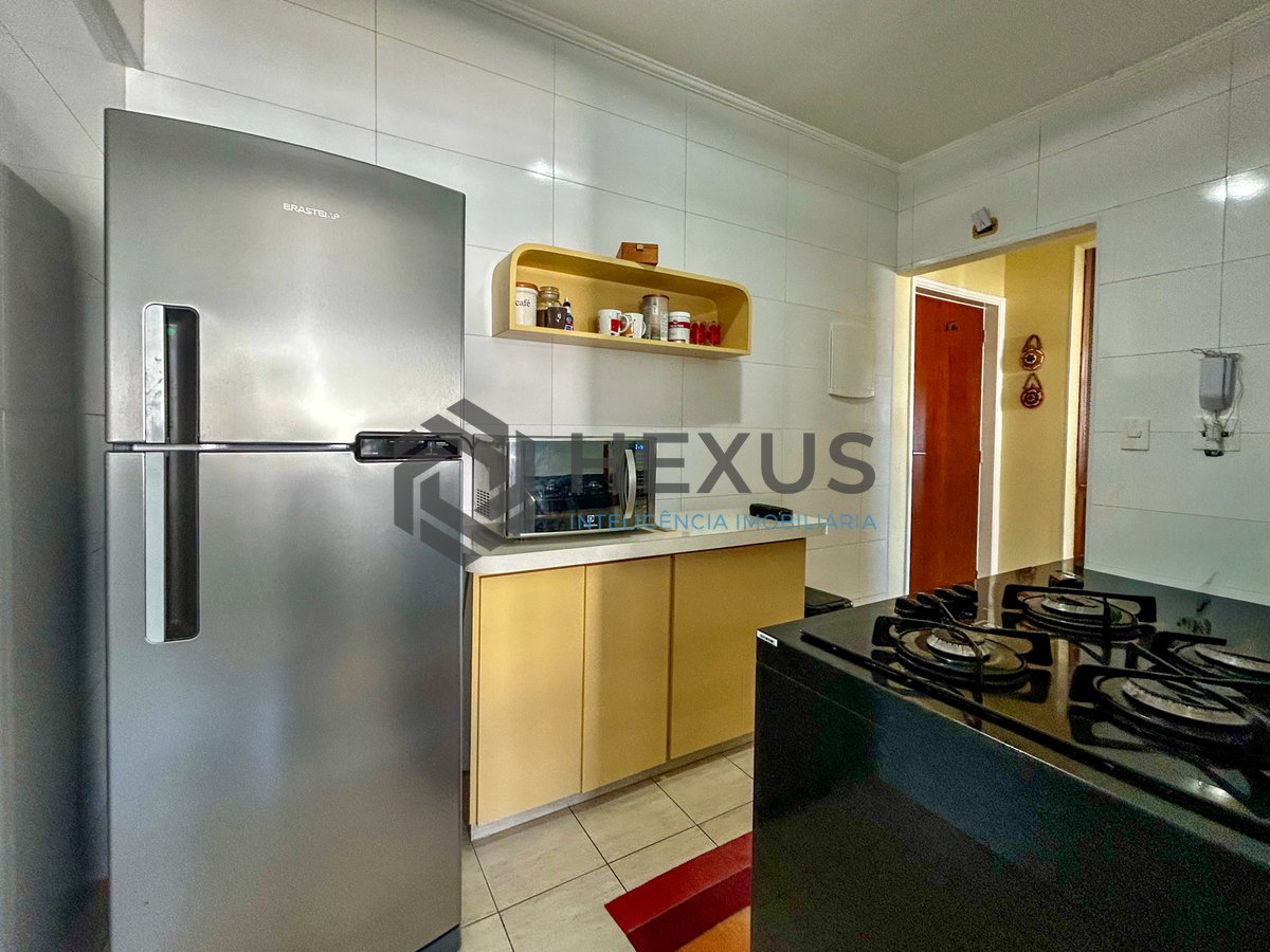 Foto 23 de Apartamento reformado com varanda e vista mar a 150m da praia na Enseada, Guarujá