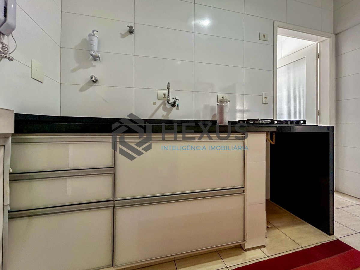 Foto 25 de Apartamento reformado com varanda e vista mar a 150m da praia na Enseada, Guarujá