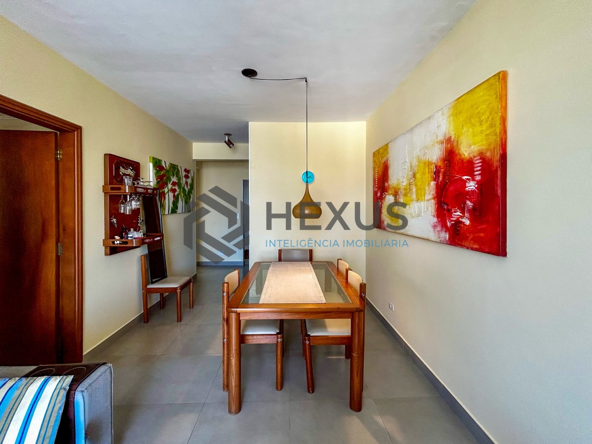 Foto 4 de Apartamento reformado com varanda e vista mar a 150m da praia na Enseada, Guarujá