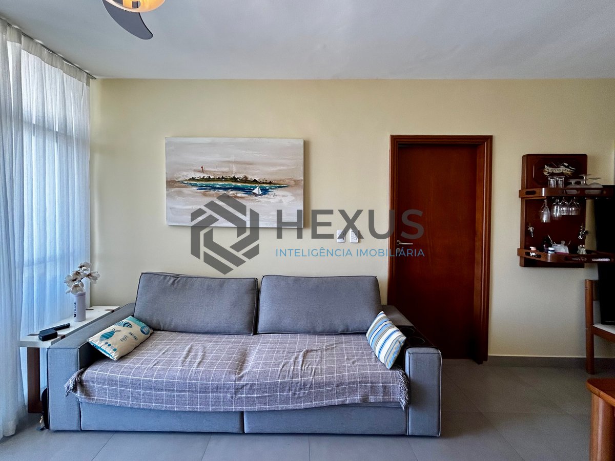 Foto 5 de Apartamento reformado com varanda e vista mar a 150m da praia na Enseada, Guarujá