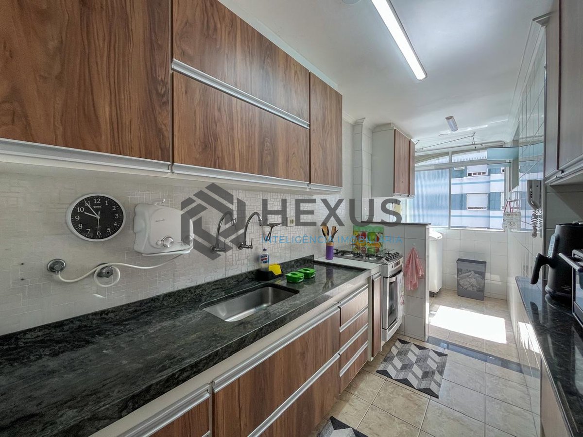 Foto 13 de Apartamento reformado com varanda vista mar e lazer na Barra Funda nas Pitangueiras, Guarujá