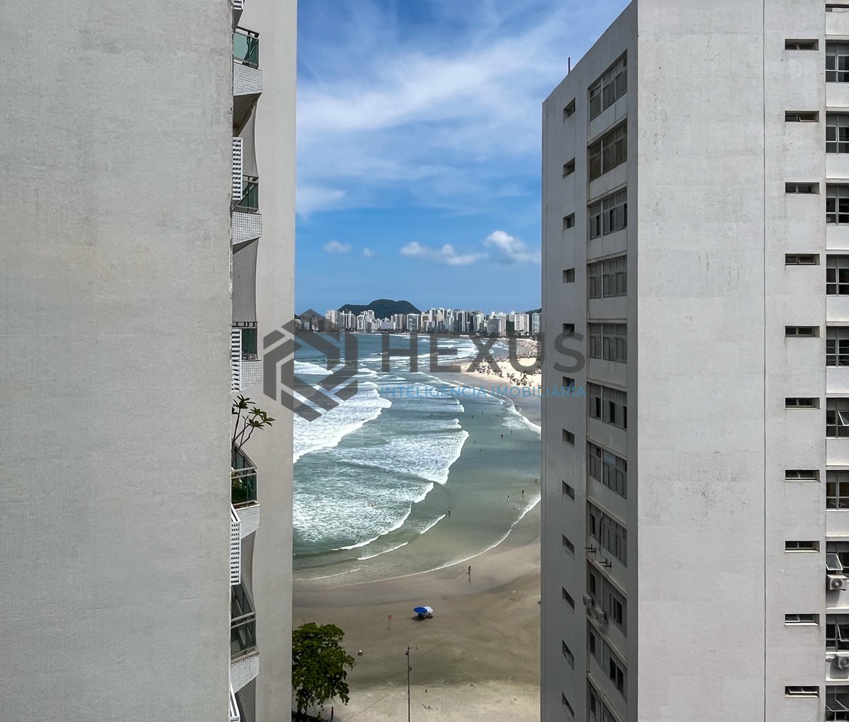 Foto 13 de Apartamento com varanda vista mar e lazer na beira mar na região do Morro do Maluf da Praia das Pitangueiras, Guarujá