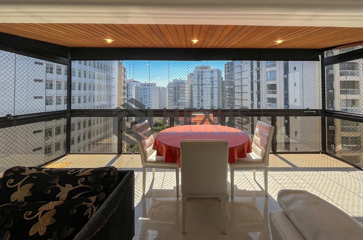 Foto 12 de Apartamento reformado com varanda vista mar e lazer na beira mar da região do Morro do Maluf da Praia das Pitangueiras, Guarujá