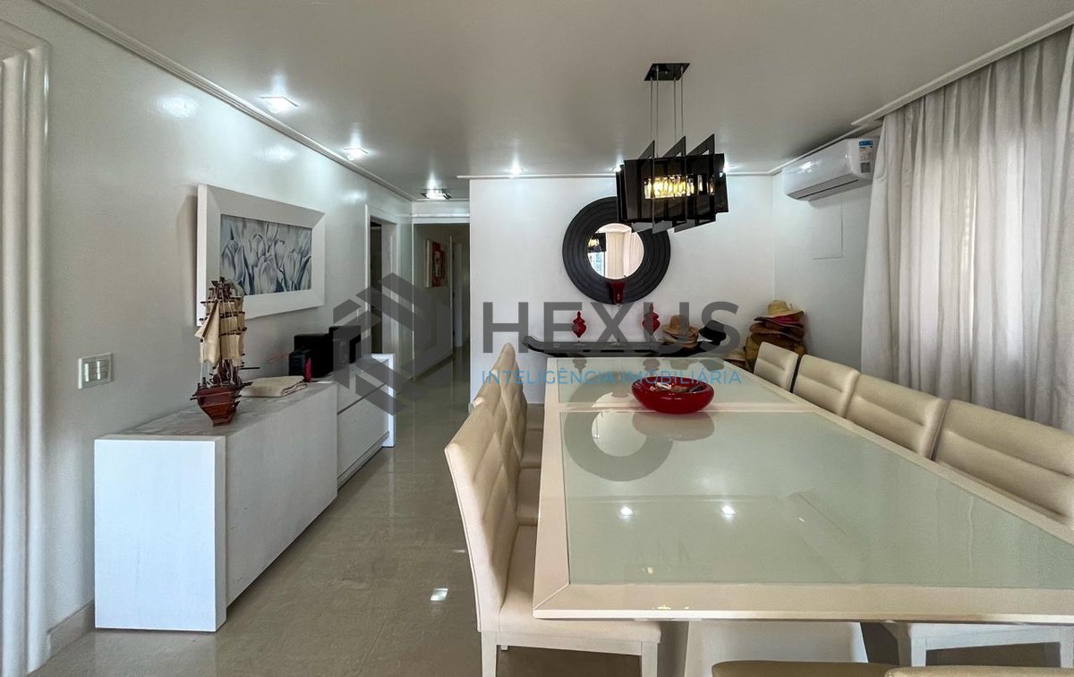 Foto 5 de Apartamento reformado com varanda vista mar e lazer na beira mar da região do Morro do Maluf da Praia das Pitangueiras, Guarujá