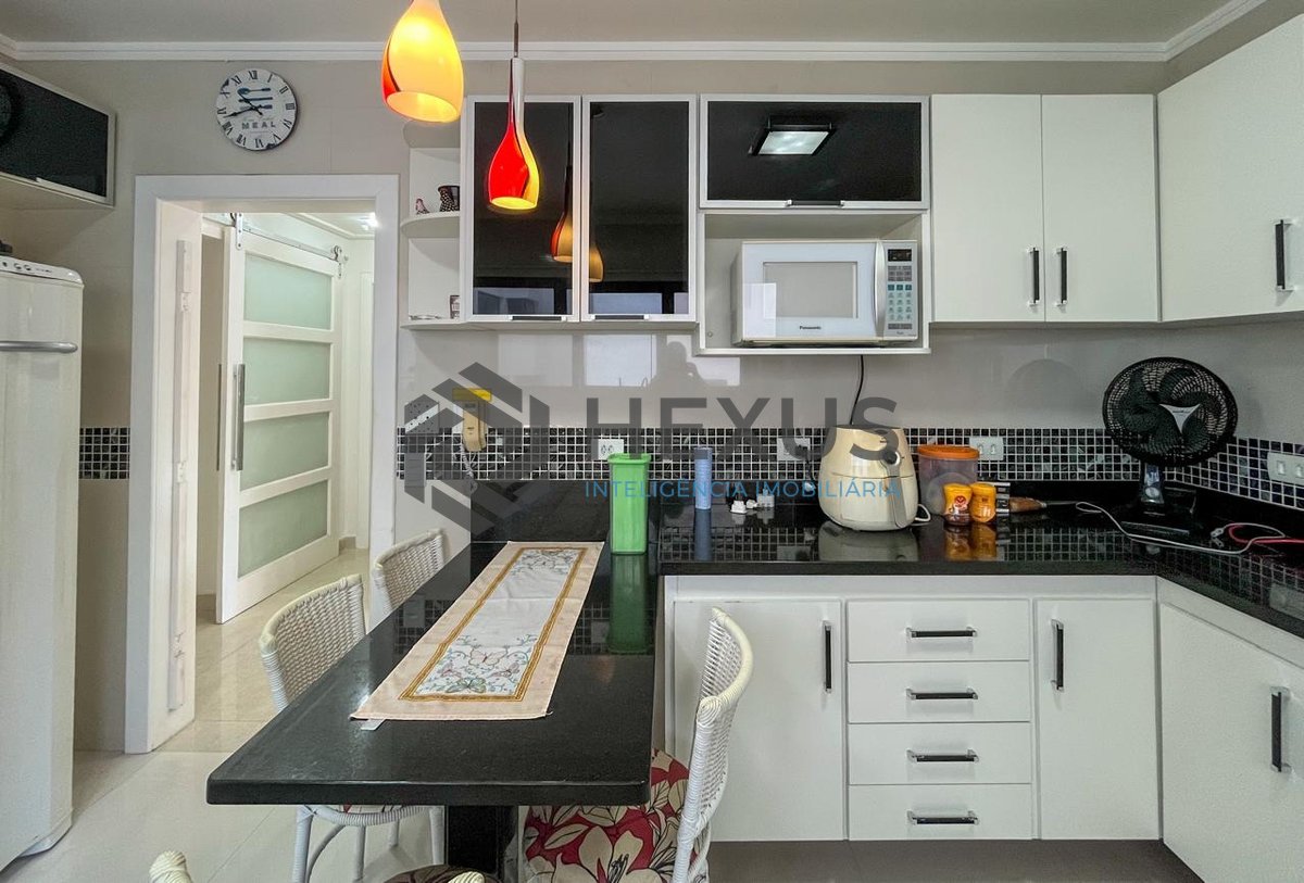 Foto 43 de Apartamento reformado com varanda vista mar e lazer na beira mar da região do Morro do Maluf da Praia das Pitangueiras, Guarujá