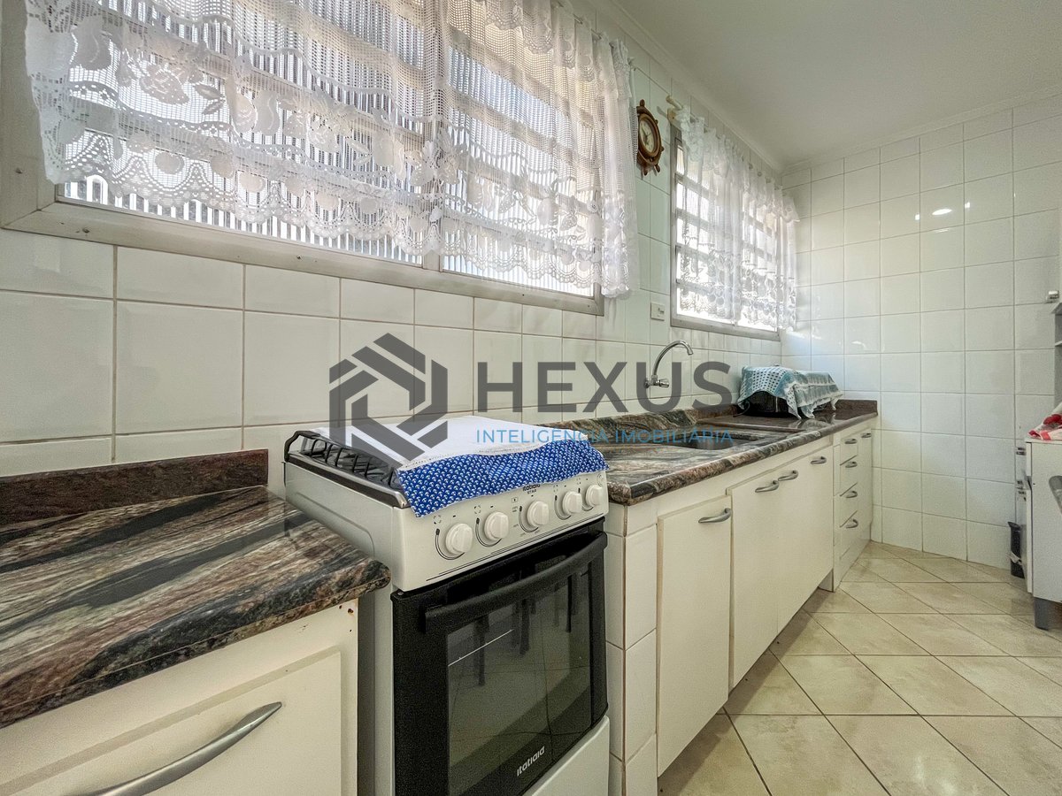 Foto 11 de Apartamento com varanda a 2 quadras da praia na região da Barra Funda da Praia das Pitangueiras, Guarujá