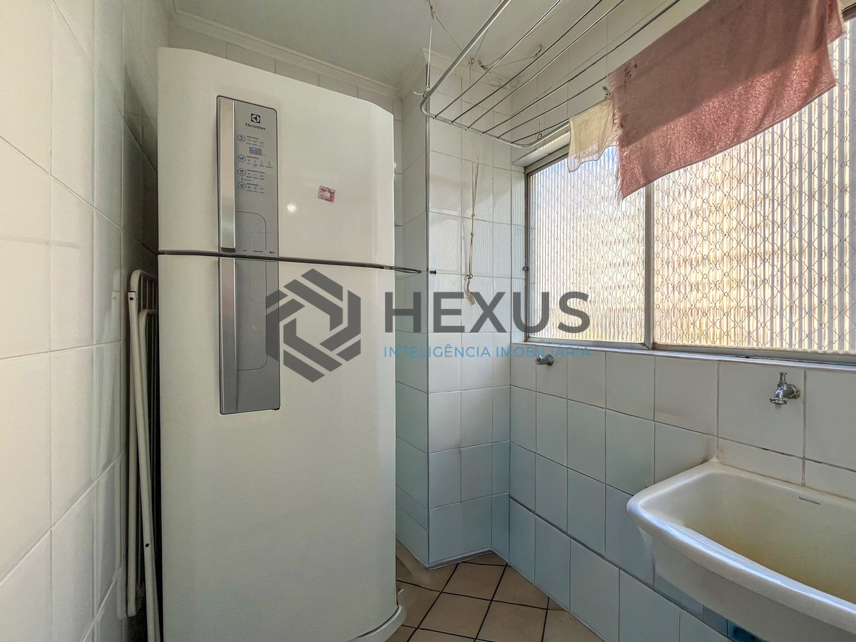 Foto 12 de Apartamento com varanda a 2 quadras da praia na região da Barra Funda da Praia das Pitangueiras, Guarujá