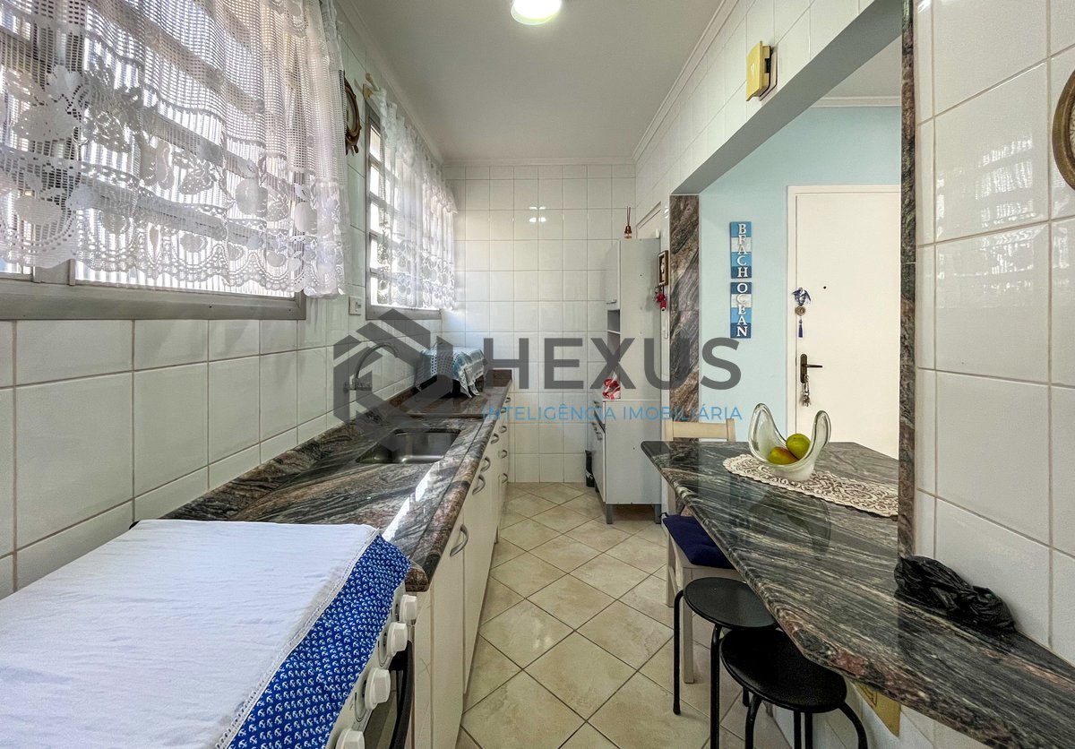 Foto 10 de Apartamento com varanda a 2 quadras da praia na região da Barra Funda da Praia das Pitangueiras, Guarujá
