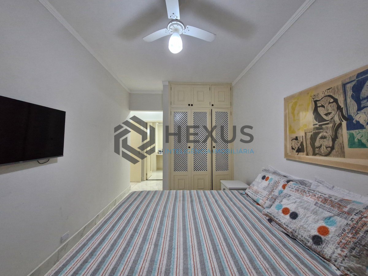 Foto 12 de Apartamento reformado com varanda a 1 quadra da Praia das Pitangueiras, Guarujá