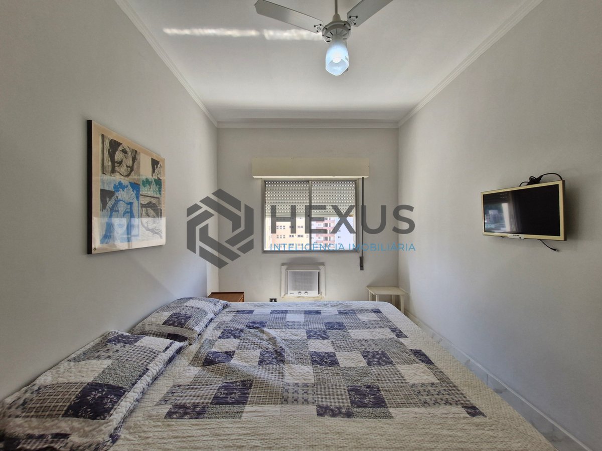 Foto 17 de Apartamento reformado com varanda a 1 quadra da Praia das Pitangueiras, Guarujá