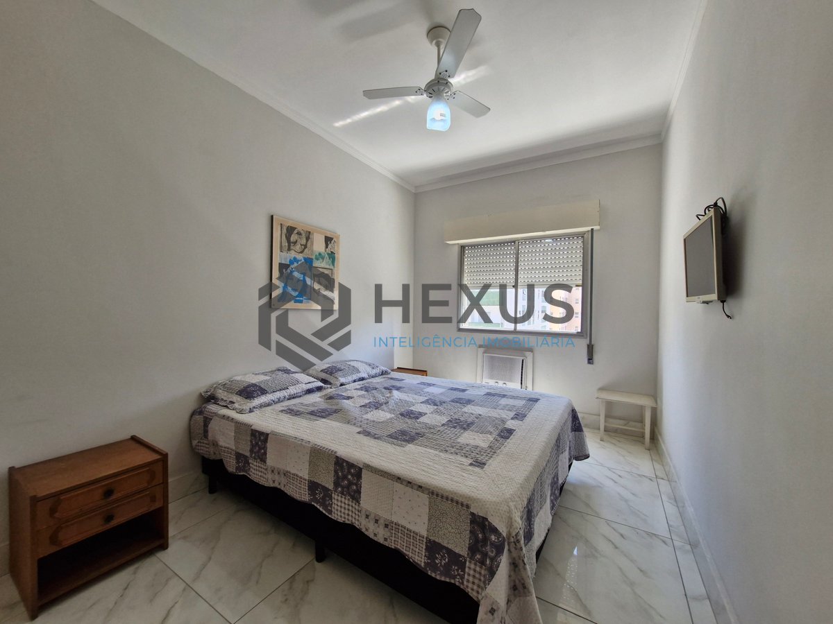 Foto 18 de Apartamento reformado com varanda a 1 quadra da Praia das Pitangueiras, Guarujá