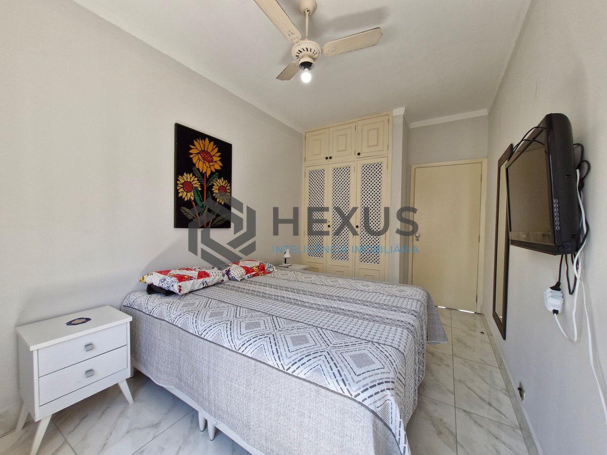 Foto 21 de Apartamento reformado com varanda a 1 quadra da Praia das Pitangueiras, Guarujá