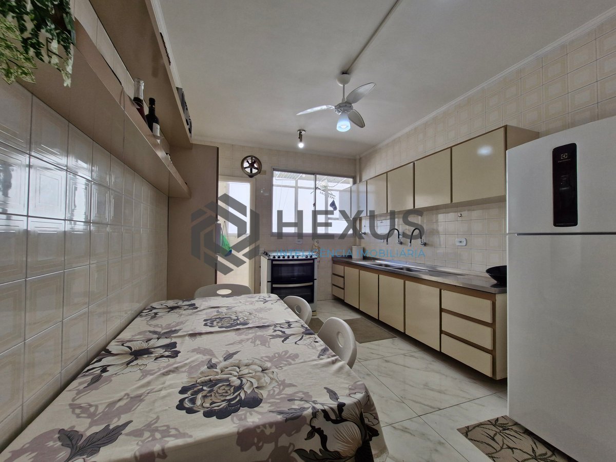 Foto 25 de Apartamento reformado com varanda a 1 quadra da Praia das Pitangueiras, Guarujá