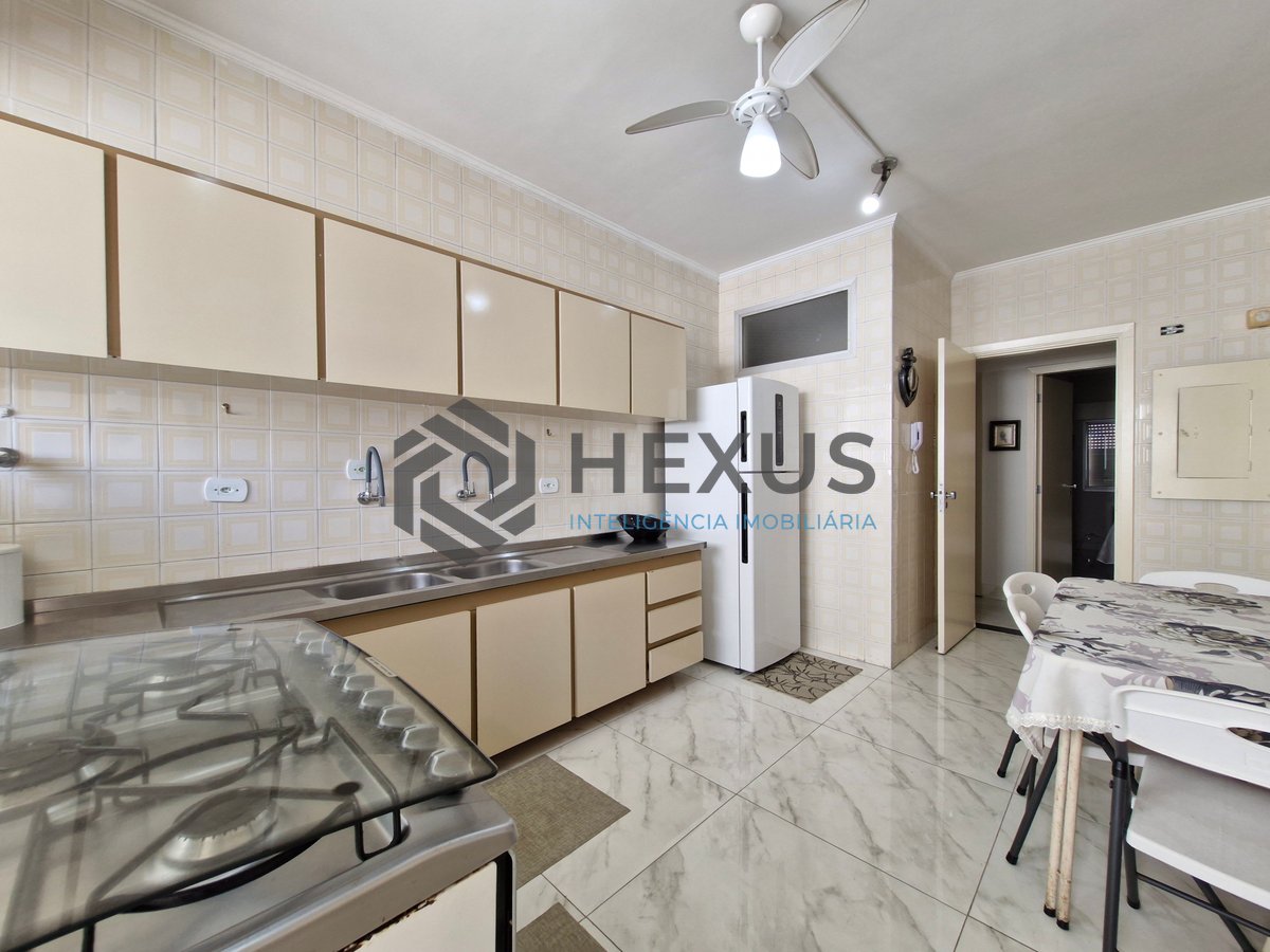 Foto 26 de Apartamento reformado com varanda a 1 quadra da Praia das Pitangueiras, Guarujá