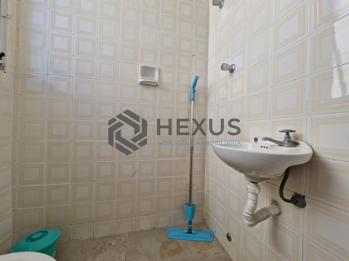 Foto 30 de Apartamento reformado com varanda a 1 quadra da Praia das Pitangueiras, Guarujá