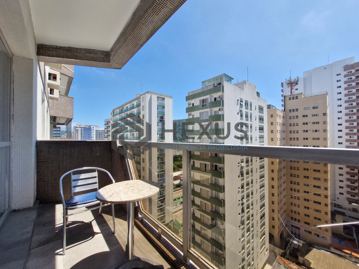 Foto 6 de Apartamento reformado com varanda a 1 quadra da Praia das Pitangueiras, Guarujá