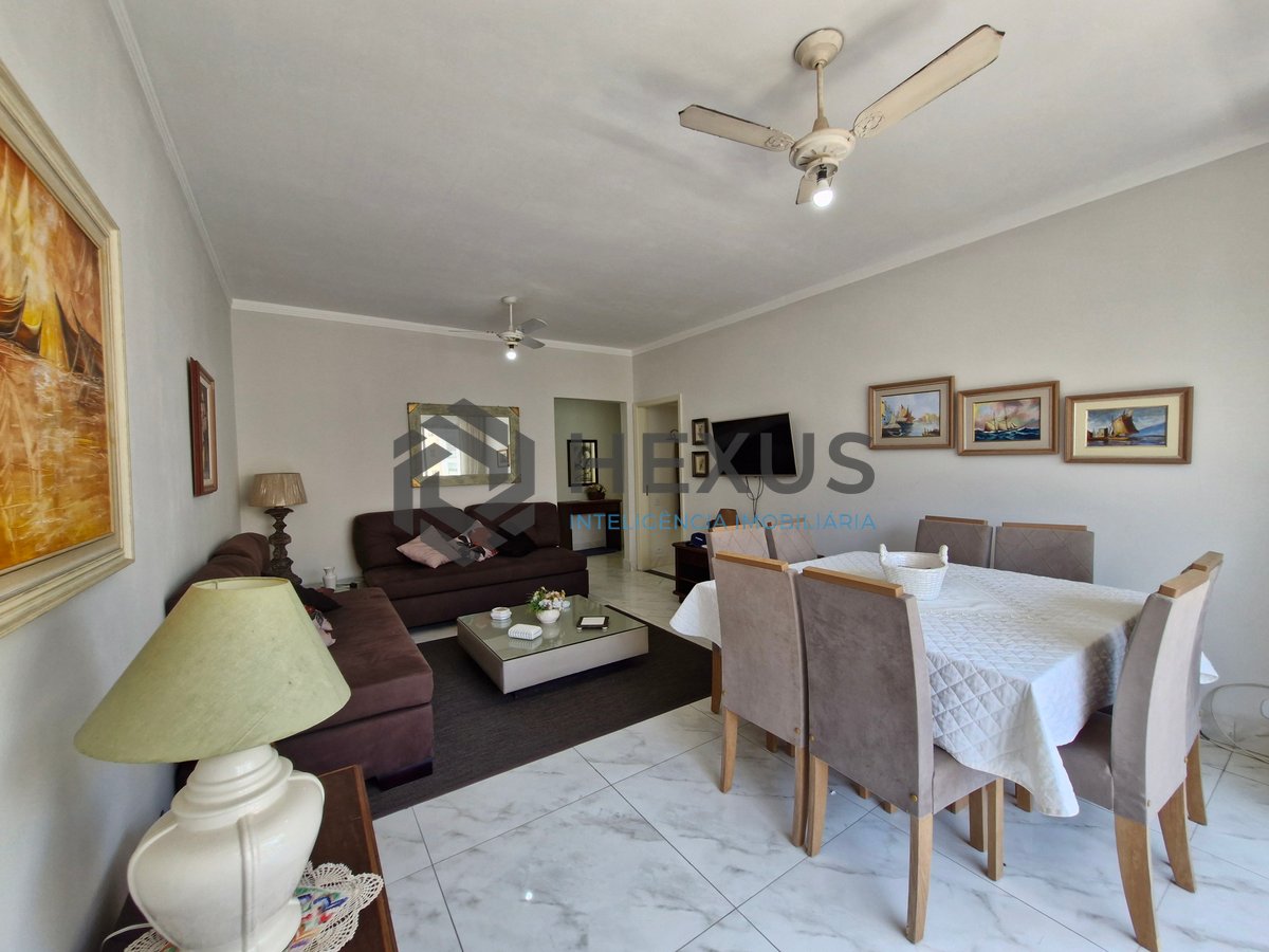 Foto 8 de Apartamento reformado com varanda a 1 quadra da Praia das Pitangueiras, Guarujá