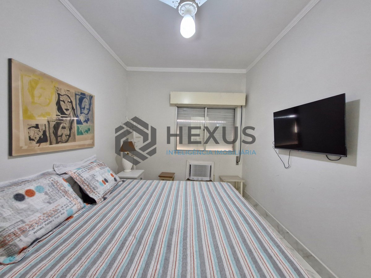 Foto 9 de Apartamento reformado com varanda a 1 quadra da Praia das Pitangueiras, Guarujá