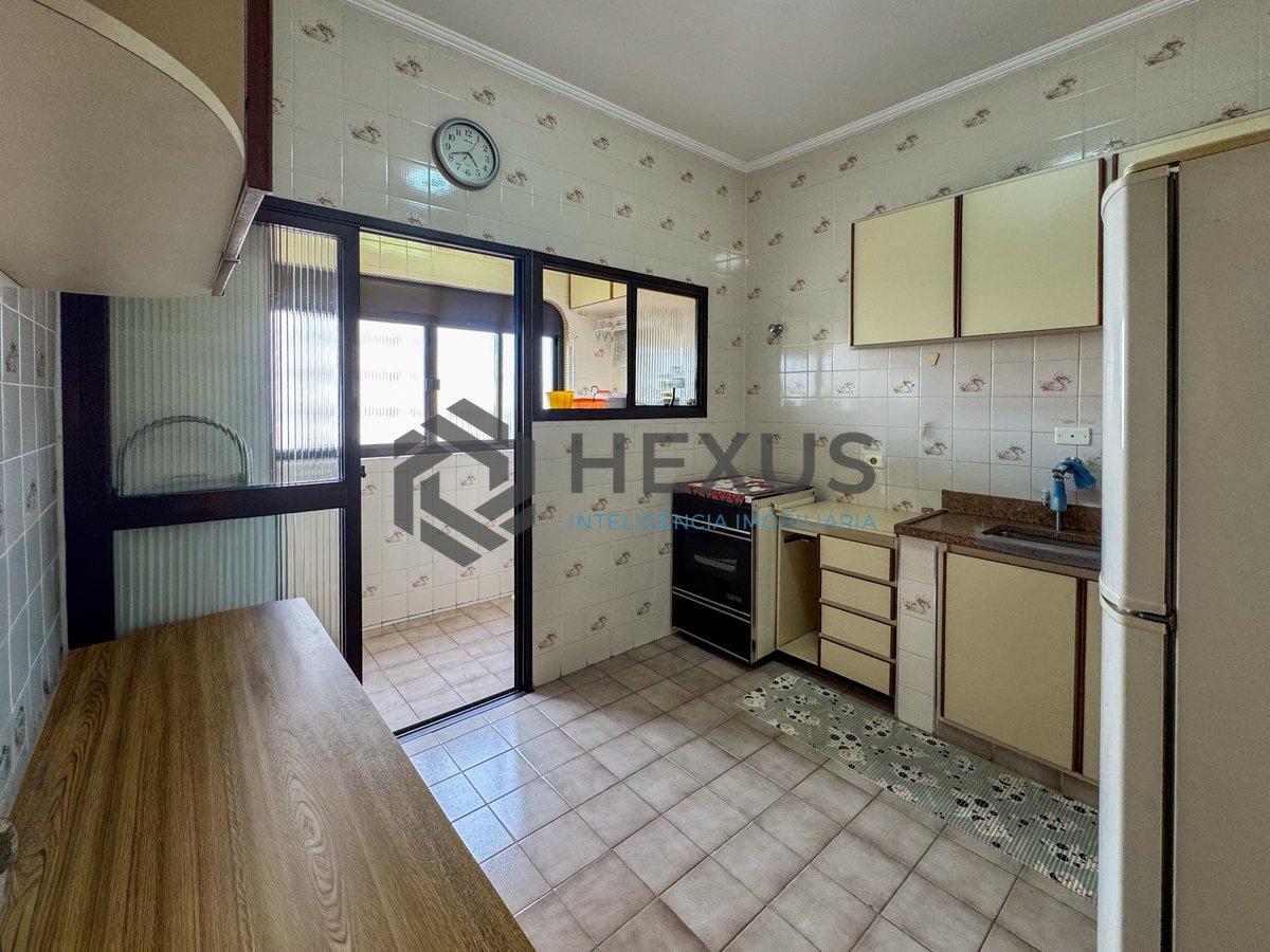 Foto 16 de Apartamento com varanda a 1 quadra da Praia do Tombo, Guarujá