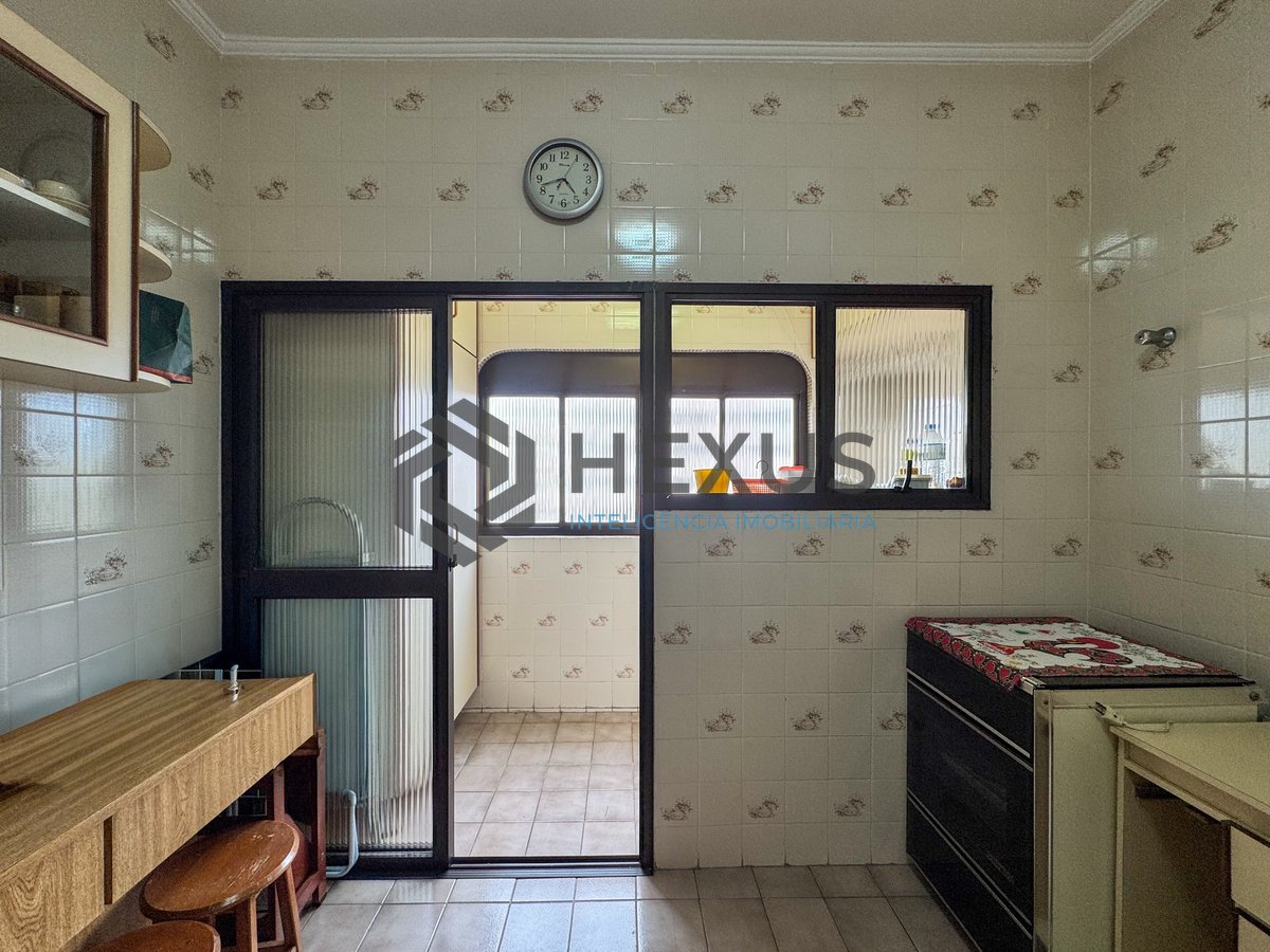 Foto 17 de Apartamento com varanda a 1 quadra da Praia do Tombo, Guarujá
