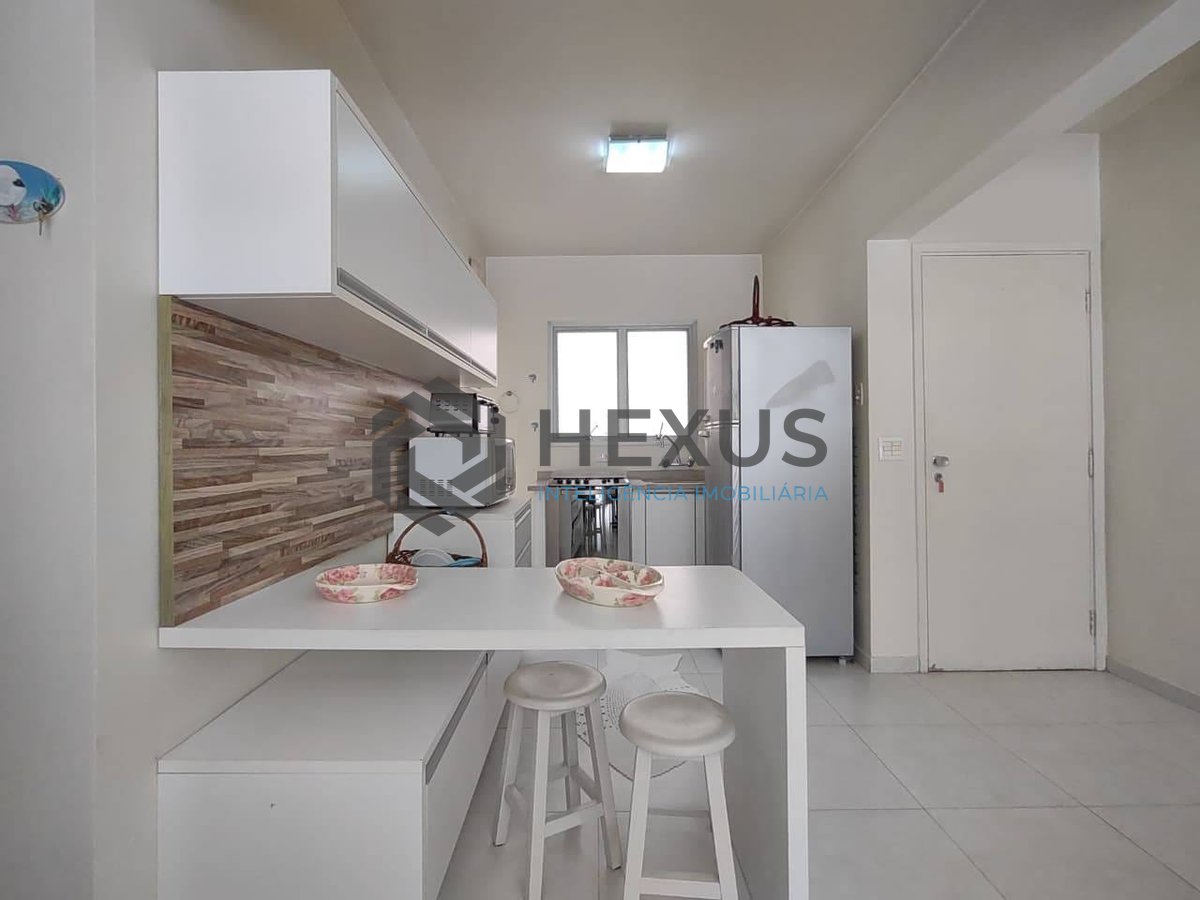 Foto 18 de Apartamento com varanda e lazer na Praia da Enseada, Guarujá