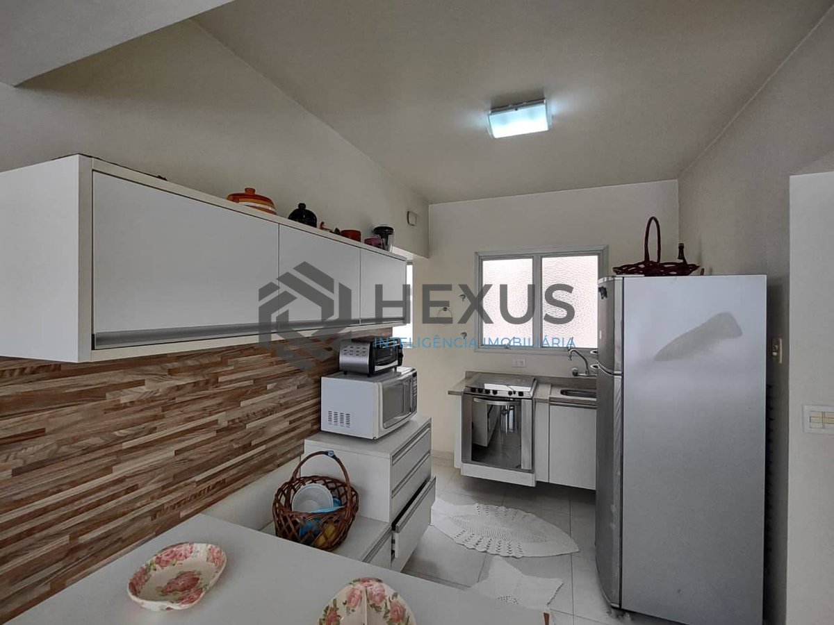 Foto 19 de Apartamento com varanda e lazer na Praia da Enseada, Guarujá